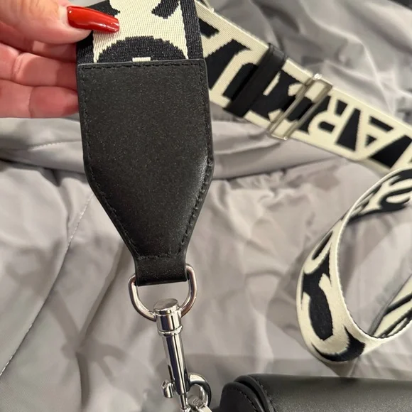 Marc Jacobs Black Crossbody Bag with Bold Strap - Picture 6 of 7